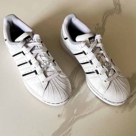 Adidas Superstar Shell Toe White Black Striped Cartoon Bubble Sneakers Youth 4 - Picture 3 of 15